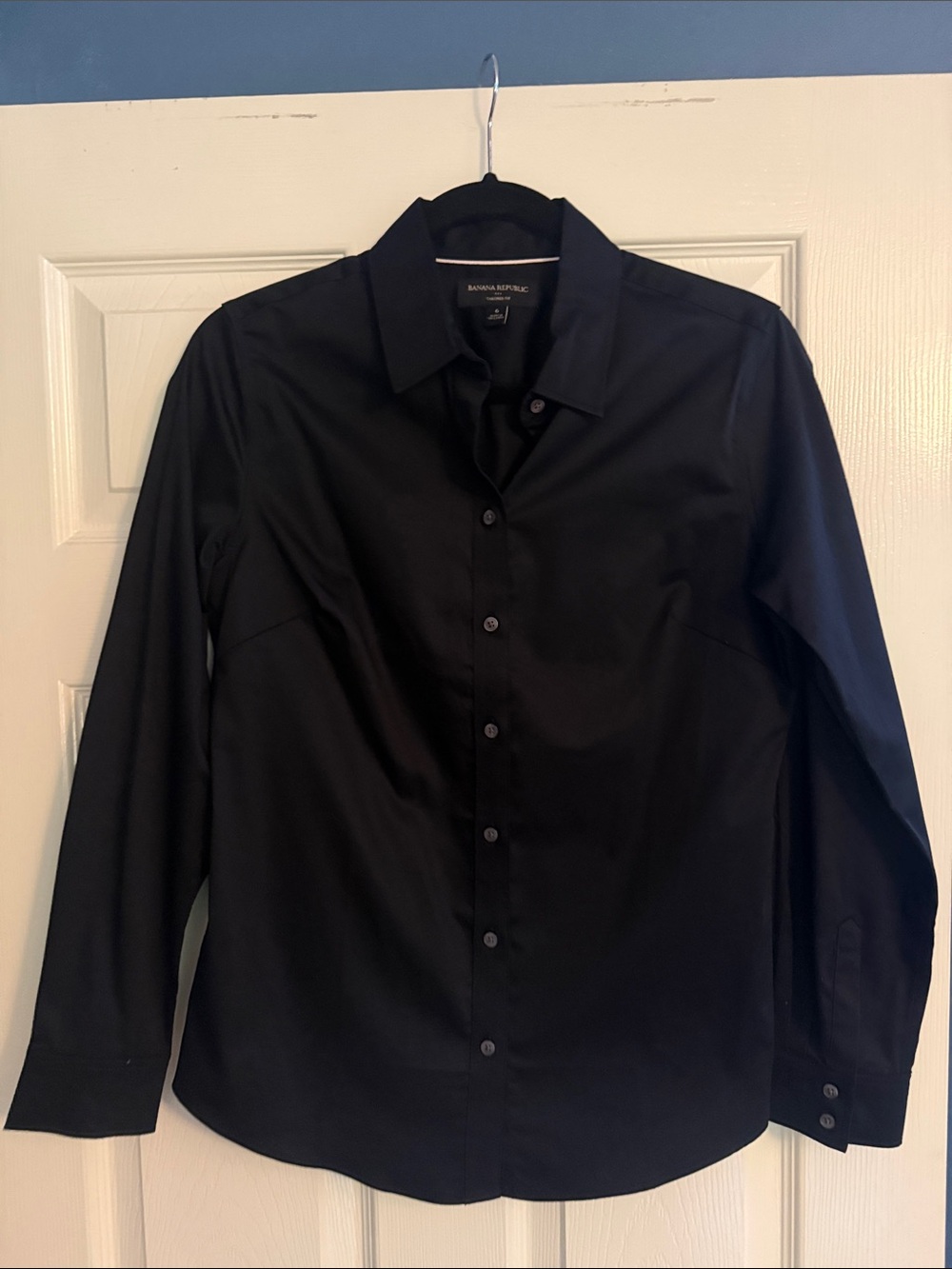 Banana Republic Black Women’s Dress Shirt - Tailored Fit Button-Front